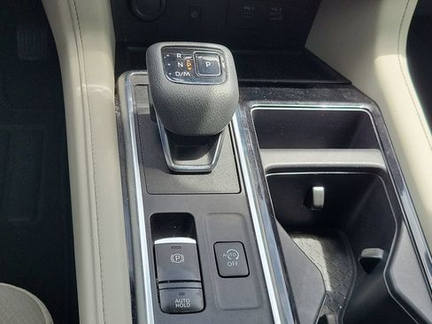 Used 2023 Nissan Pathfinder SL AWD/4WD image 27