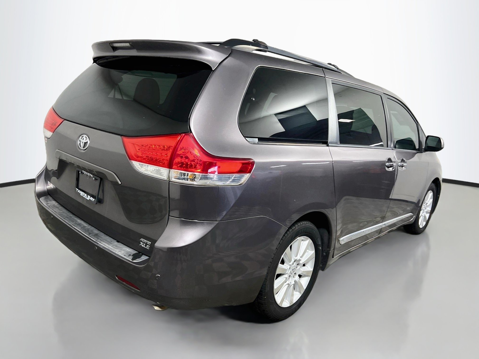 Used 2013 Toyota Sienna XLE w/ Entertainment Pkg AWD/4WD image 4