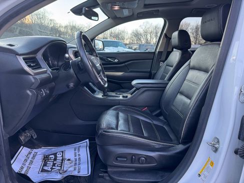 Used 2018 GMC Acadia Denali image 15