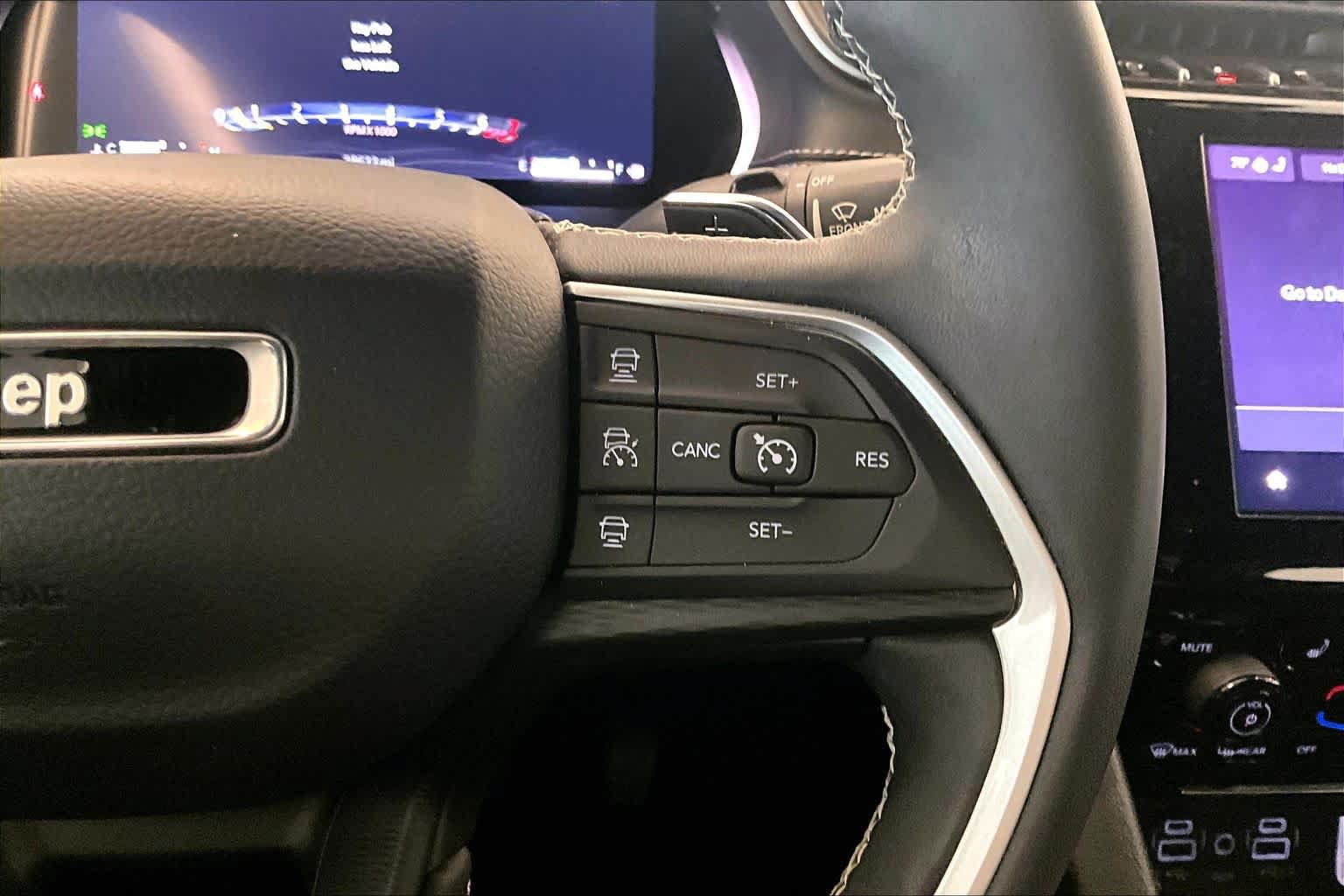 Used 2023 Jeep Grand Cherokee Altitude RWD image 23