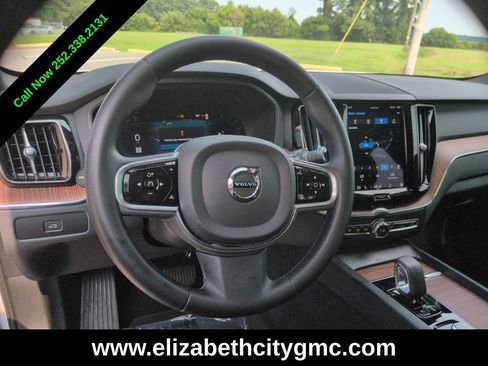 Used 2023 Volvo XC60 B5 Plus AWD/4WD image 23