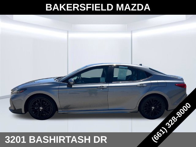 Used 2025 Toyota Camry SE FWD image 2