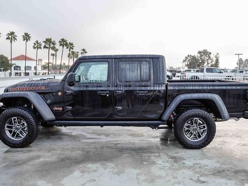 Used 2025 Jeep Gladiator Mojave AWD/4WD image 14