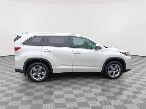 Used 2018 Toyota Highlander Limited FWD image 44