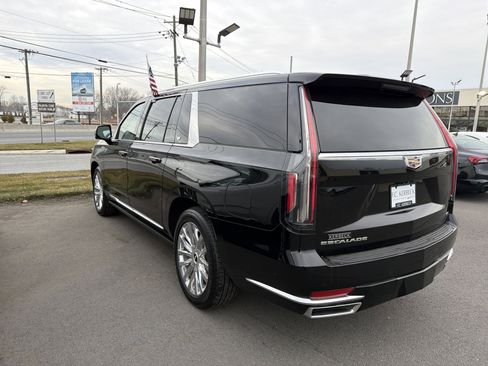 Used 2023 Cadillac Escalade ESV Premium Luxury w/ Performance Package image 6