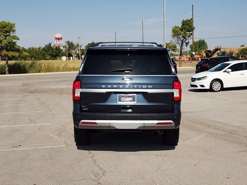 Used 2024 Ford Expedition XLT RWD image 6