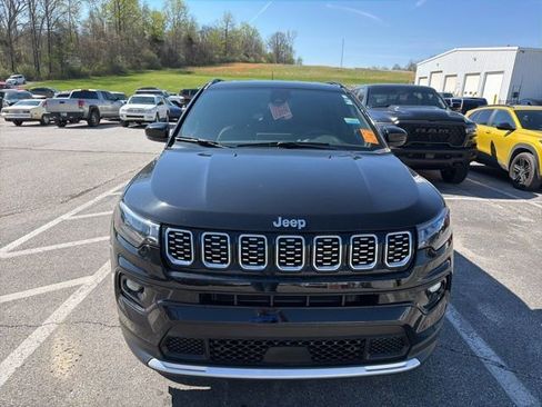 Used 2025 Jeep Compass Limited image 3