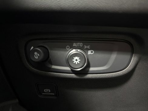 Used 2024 GMC Terrain SLE image 25