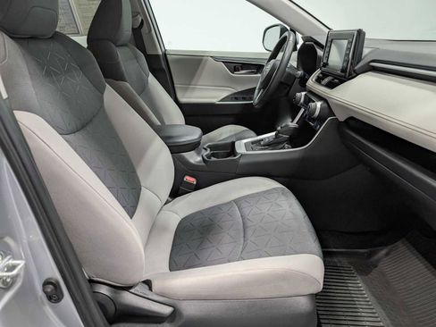 Used 2021 Toyota RAV4 XLE w/ XLE Grade Weather Package AWD/4WD image 41