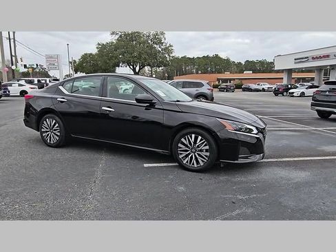Used 2024 Nissan Altima 2.5 SV image 36