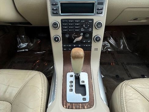 Used 2011 Volvo XC70 3.2 image 16