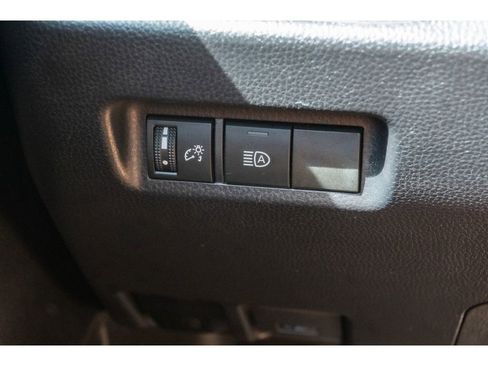Used 2025 Toyota RAV4 XLE AWD/4WD image 26