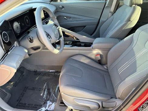 Certified 2025 Hyundai Elantra SEL image 13