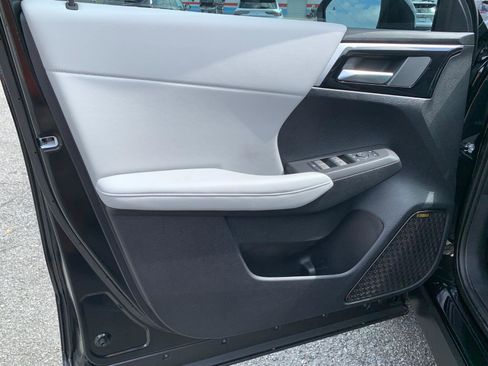 New 2025 Mitsubishi Outlander SE image 7