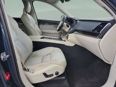 Used 2018 Volvo XC90 T5 Momentum w/ Convenience Package image 17