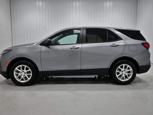 Used 2024 Chevrolet Equinox LS w/ LS Convenience Package FWD image 24