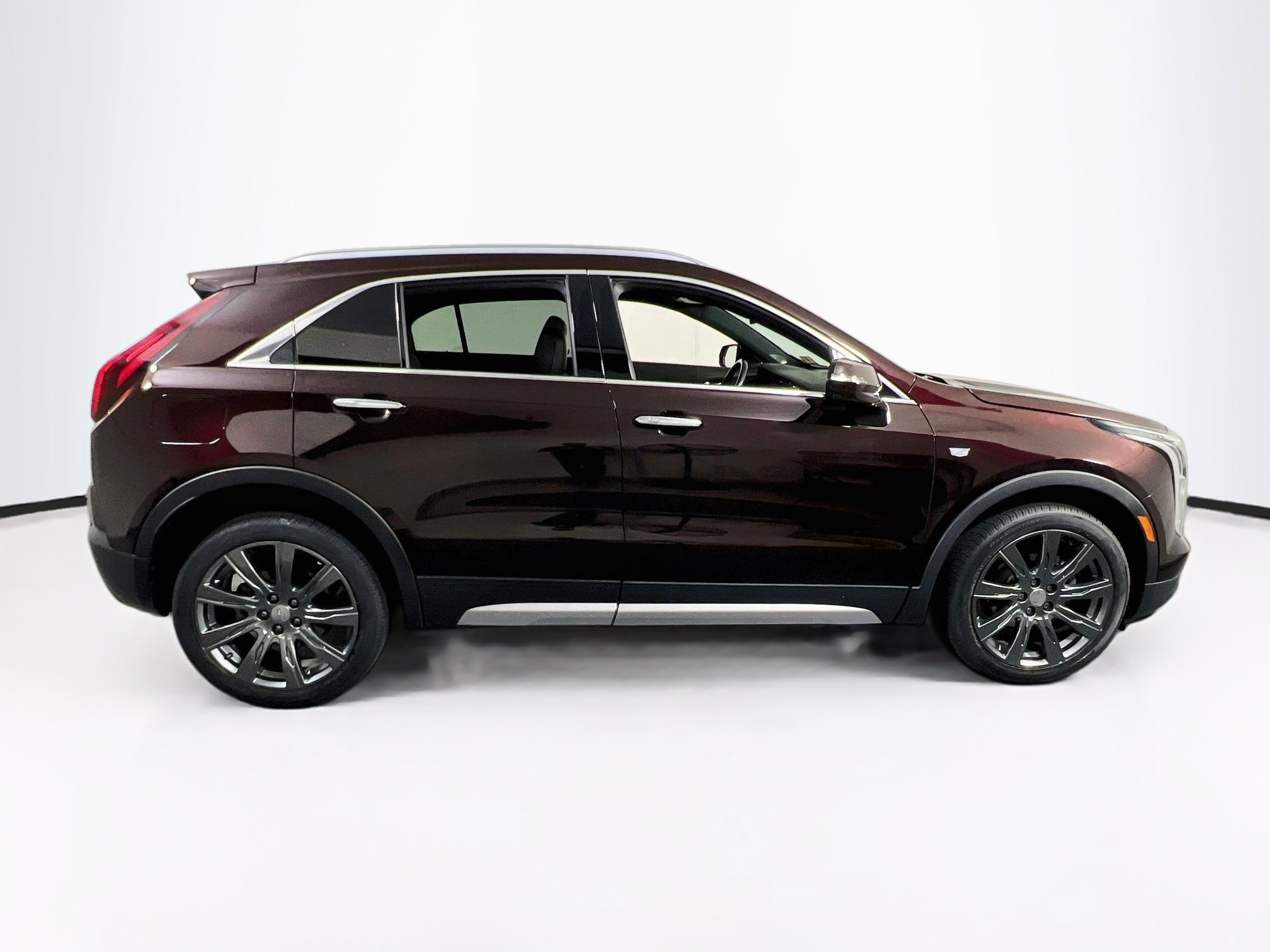 Used 2021 Cadillac XT4 Premium Luxury w/ Cold Weather Package AWD/4WD image 4