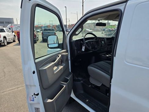 New 2025 GMC Savana 2500 w/ Driver Convenience Package RWD image 17