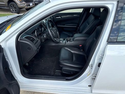 Used 2022 Chrysler 300 Touring L RWD image 19