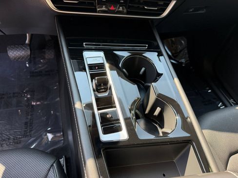 Used 2025 Volkswagen Atlas SE FWD image 18