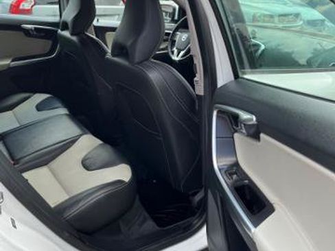 Used 2017 Volvo XC60 T5 FWD image 14