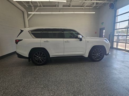 Used 2025 Lexus LX 600 F Sport w/ Accessory Package (2T) AWD/4WD image 6