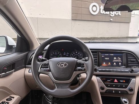 Used 2017 Hyundai Elantra SE image 12