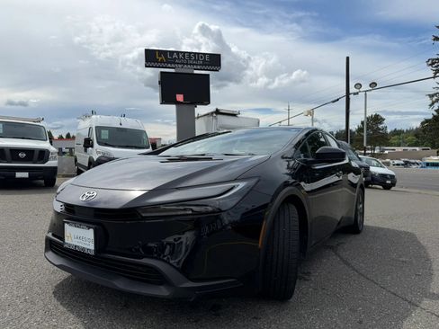 Used 2023 Toyota Prius LE AWD/4WD image 1