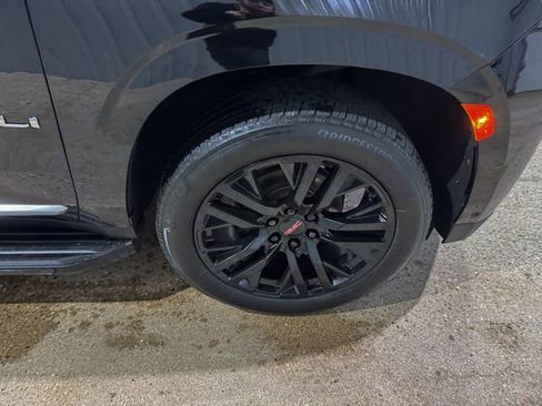 Used 2023 GMC Yukon Denali w/ Advanced Technology Package image 34