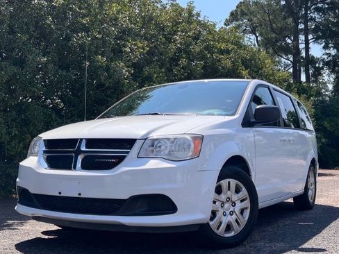 Used 2018 Dodge Grand Caravan SE w/ UConnect Hands-Free Group FWD image 1