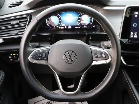 Used 2025 Volkswagen Atlas Cross Sport SE image 24