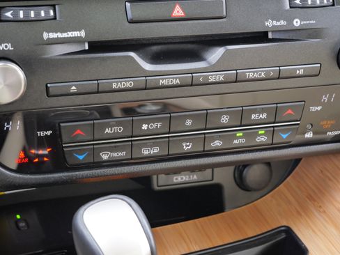 Used 2021 Lexus RX 350L Premium w/ Premium Package image 25