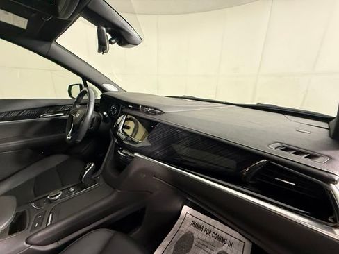 Used 2023 Cadillac XT6 Premium Luxury w/ Technology Package FWD image 29
