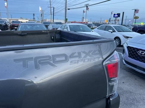 Used 2018 Toyota Tacoma SR w/ SR Convenience Package image 6