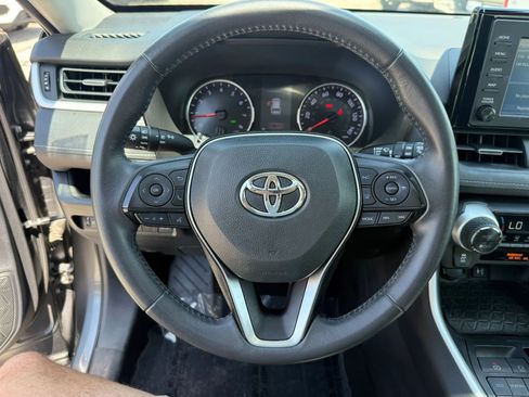 Used 2019 Toyota RAV4 XLE Premium FWD image 23