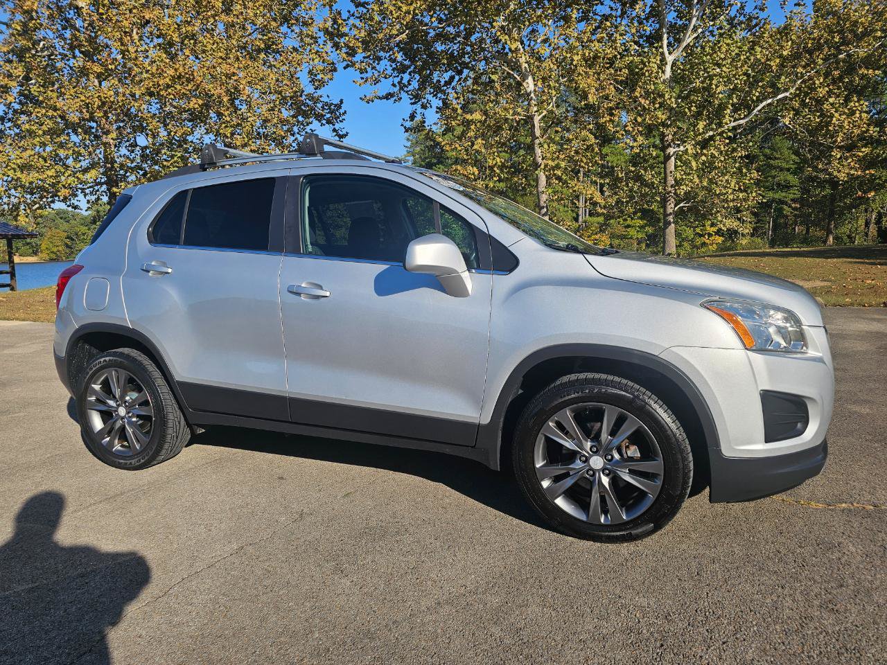 Used 2016 Chevrolet Trax LT w/ LT Sun and Sound Package AWD/4WD image 2
