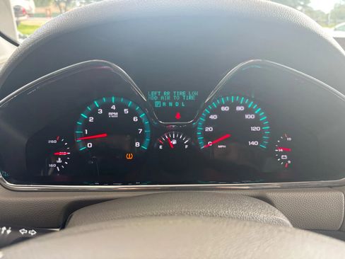 Used 2015 Chevrolet Traverse LT w/ Style and Technology Package image 11