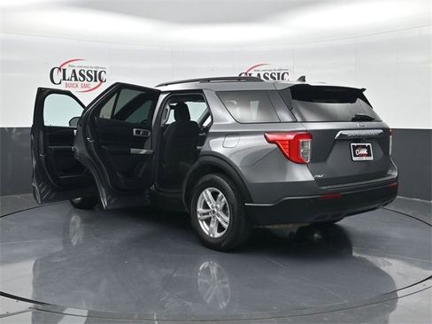 Used 2022 Ford Explorer XLT image 34
