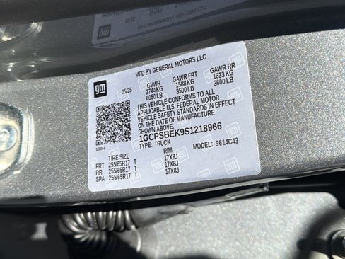 Used 2025 Chevrolet Colorado W/T image 30