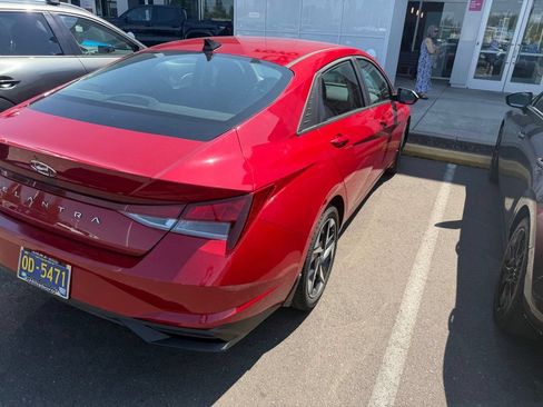 Used 2023 Hyundai Elantra SEL w/ Convenience Package FWD image 6