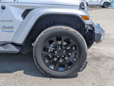 Used 2022 Jeep Wrangler Unlimited Sahara AWD/4WD image 12