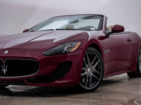 Used 2016 Maserati GranTurismo Sport image 2