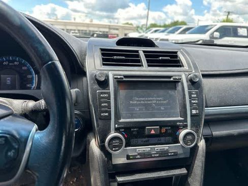 Used 2014 Toyota Camry SE w/ Moonroof Package FWD image 7