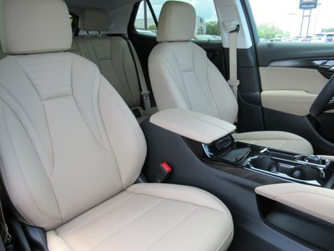 Used 2025 Buick Envision Preferred AWD/4WD image 9
