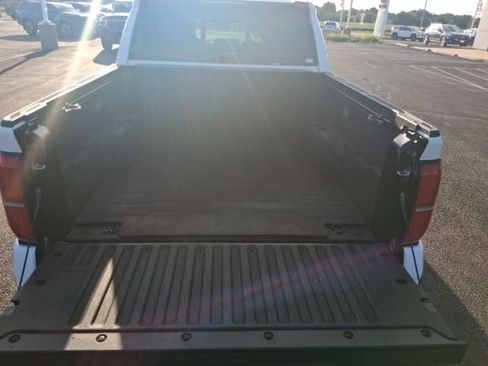 Used 2025 Toyota Tacoma SR5 AWD/4WD image 15