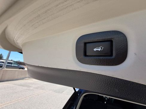 Used 2019 Nissan Rogue SV AWD/4WD image 13