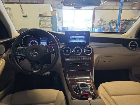 Used 2017 Mercedes-Benz GLC 300 image 4
