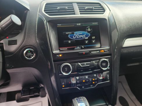 Used 2016 Ford Explorer XLT w/ Equipment Group 202A FWD image 13