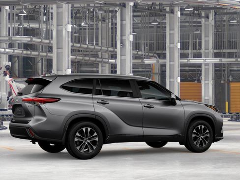 New 2026 Toyota Highlander XLE image 13