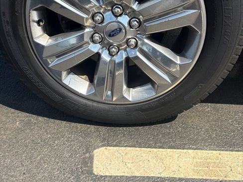 Used 2019 Ford F150 Lariat w/ Equipment Group 502A Luxury AWD/4WD image 7